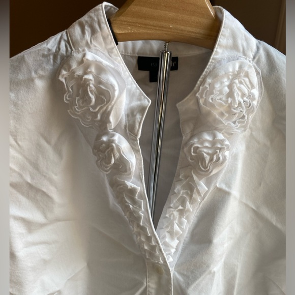 East 5th Top Blouse Large White Button Up Top V-Neck Rosette Trim - Picture 4 of 4